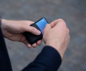 Il Forex offre opportunità di trarre profitto dalle fluttuazioni tra le valute globali in un mercato altamente liquido che opera 24 ore al giorno, ma è anche un'arena ad alto rischio a causa della leva finanziaria, della forte volatilità e dell'impatto delle notizie macroeconomiche; la chiave è fare trading con una strategia chiara, una rigorosa gestione del rischio e solo con il capitale che ci si può permettere di perdere senza compromettere la propria stabilità finanziaria.