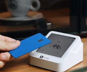 Il Forex offre opportunità di trarre profitto dalle fluttuazioni tra le valute globali in un mercato altamente liquido che opera 24 ore al giorno, ma è anche un'arena ad alto rischio a causa della leva finanziaria, della forte volatilità e dell'impatto delle notizie macroeconomiche; la chiave è fare trading con una strategia chiara, una rigorosa gestione del rischio e solo con il capitale che ci si può permettere di perdere senza compromettere la propria stabilità finanziaria.